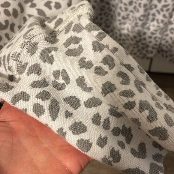 Abercrombie & fitch size small leopard sweater - Picture 4 of 5